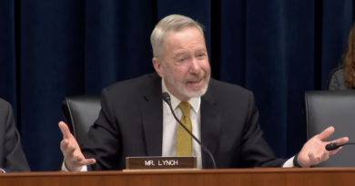 Legisladores demócratas critican duramente al presidente de la SEC Atkins por la aplicación de la normativa cripto